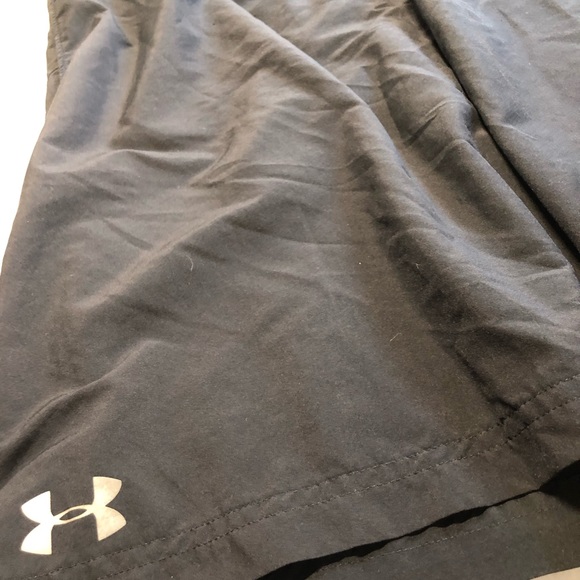 Under Armour Mens Light Weight Shorts, XXL Fitted with drawstring & pockets - Picture 2 of 9